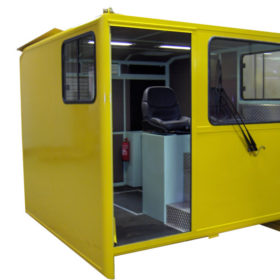 Cabine pour matériel de transport ferroviaire