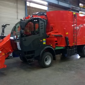 Agricultural machine cabin