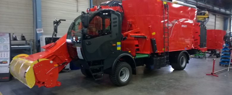 Agricultural machine cabin