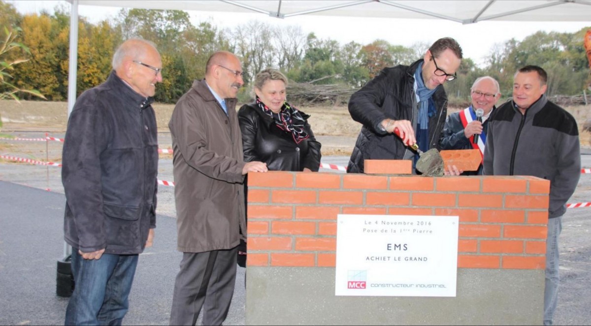 Pose de la première pierre du nouveau site de production