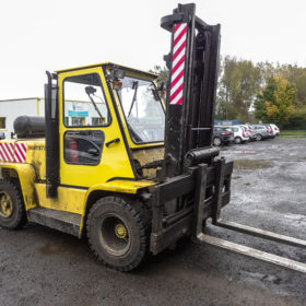 Handling truck